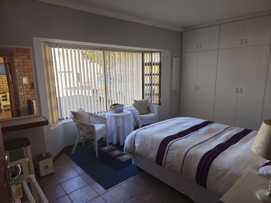 5 Bedroom Property for Sale in Stilbaai Wes Western Cape